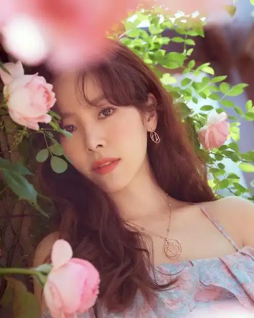 韩志旼最新品牌时尚画报公开 温柔甜美仿佛童话中公主般美丽