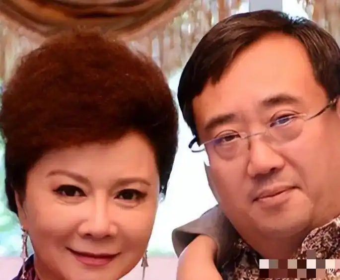 原来他就是蔡明儿子隐瞒37年不公开是蔡明的骄傲更是最大心病