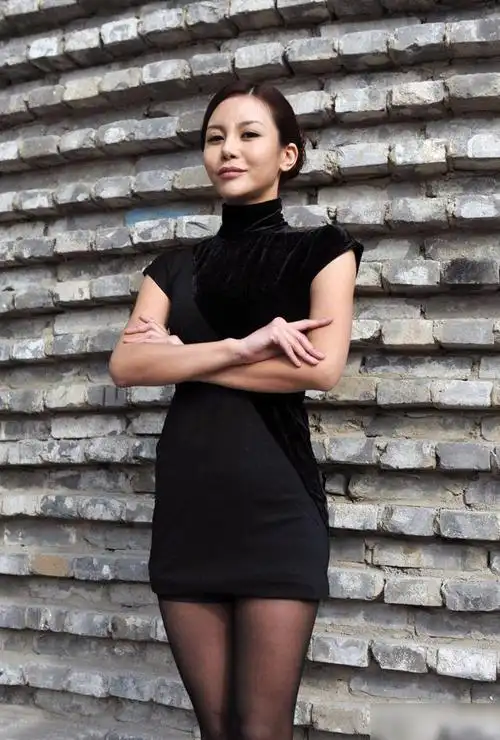 拜金女马诺近况,她现在33岁了还没有结婚,不过她颜值依然耐打