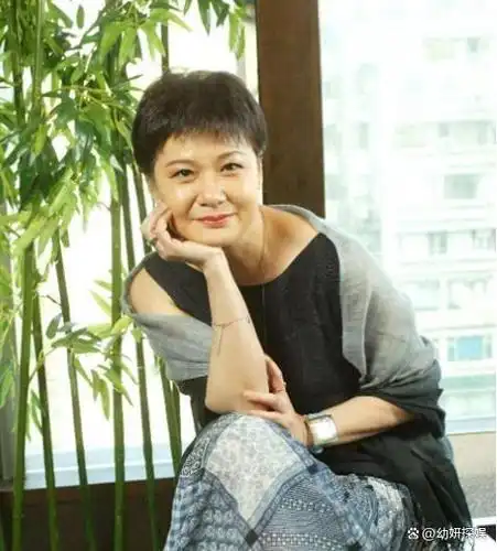 回顾大龄未婚港台女星阿紫只恋爱不结婚碧莲感情被骗人财两空