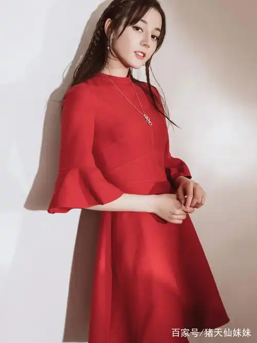 喜庆过春节,看完春晚再来看六位女明星的红色礼服裙吧