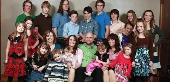 一夫多妻国家男人最少要娶三老婆违反者坐牢想离婚没门