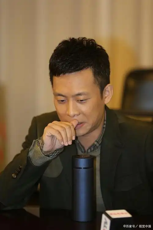 2015年金鸡奖颁奖典礼上,张译凭借《亲爱的》这部电影拿下了是佳男