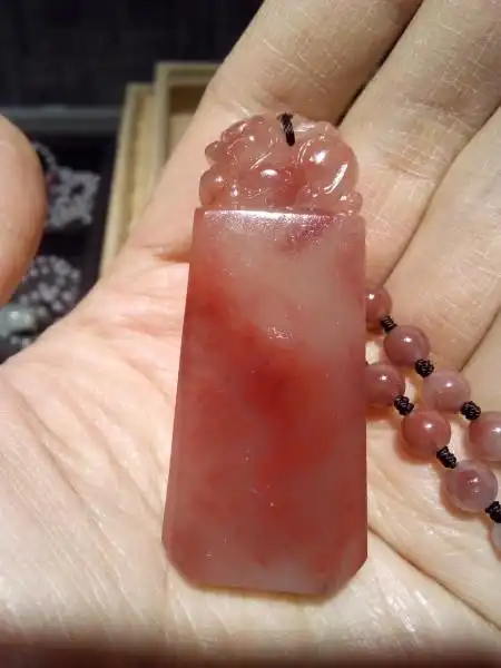 桂林芦笛鸡血玉是真的么?