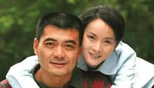 八卦她捧红丈夫后被抛弃前夫娶小7岁影后年过半百与儿子相依为命