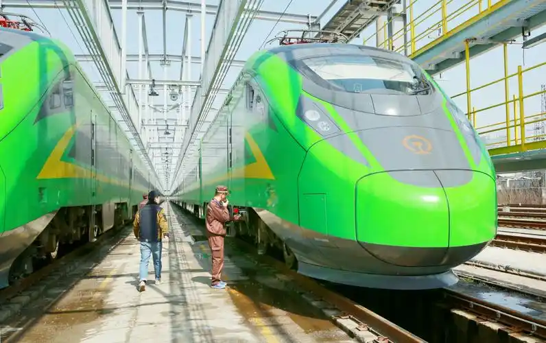 复兴号有了新"皮肤":绿巨人.