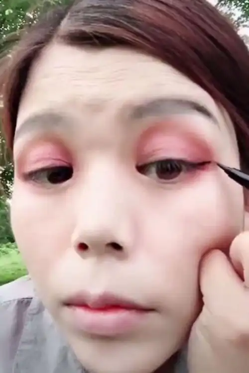 世上没有丑女人,只有不懂化妆的女人,村姑化妆秒变女神!