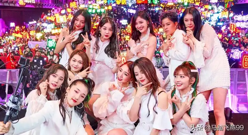 正文火箭少女101由女团青春成长节目《创造101》中11位获胜的成员组成