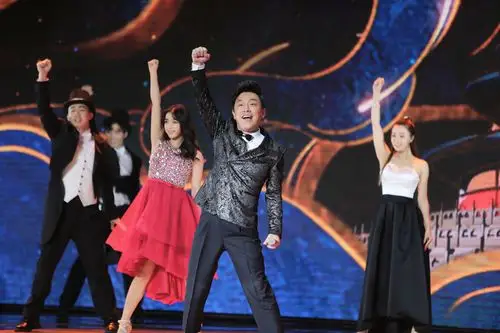 黄渤导演处女作《一出好戏》闪耀北影节 携舒淇王宝强主创亮相