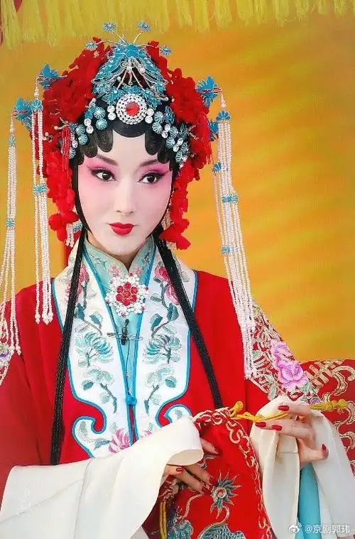 国粹传承有你有我#深秋已至新冬可期,程韵演绎家国情 国粹传承戏码头