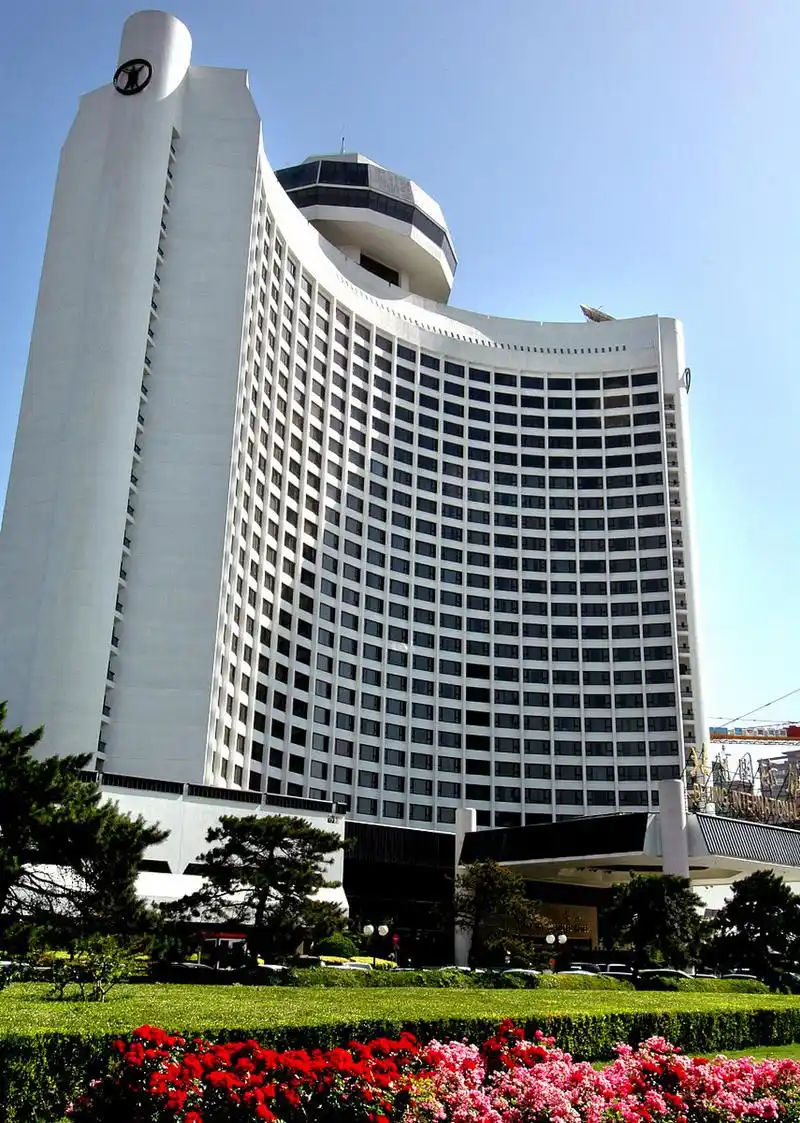 中国第一家五星级酒店就是广州的白天鹅宾馆,难以置信的是,你可能无法