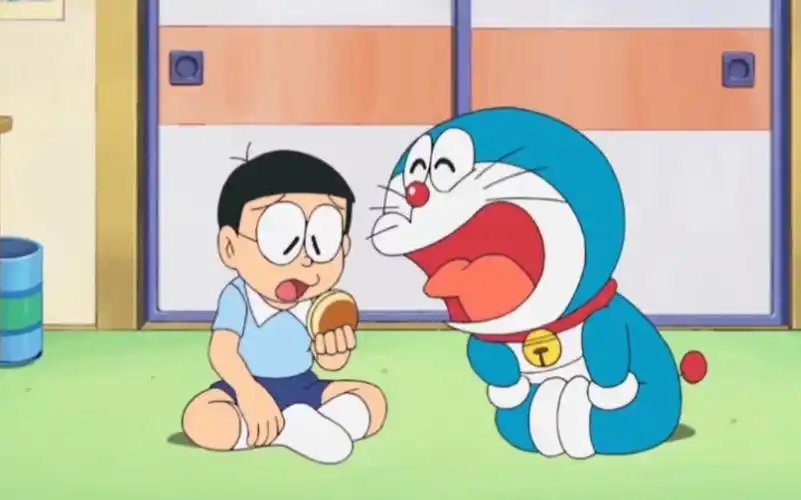 哆啦a梦想吞掉大雄手里的铜锣烧,太可爱啦!