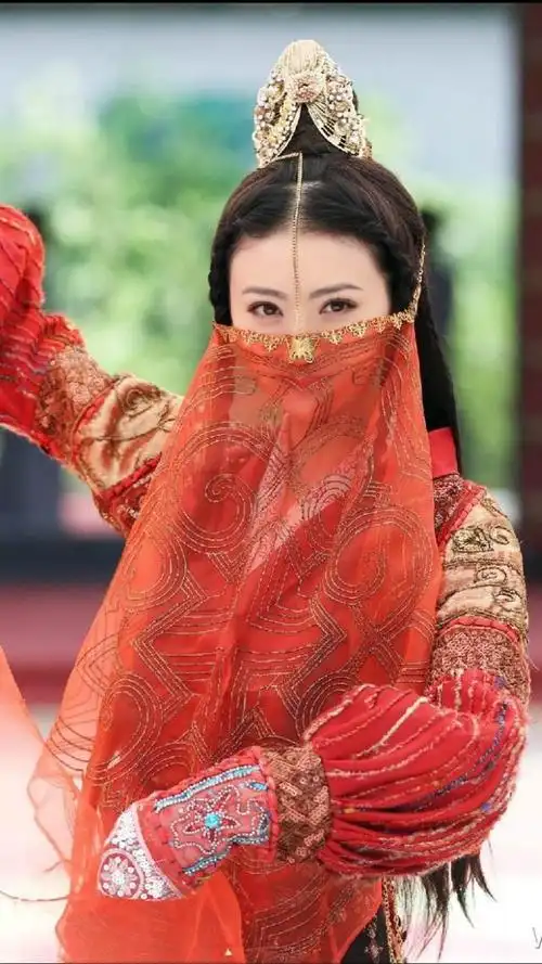 这部剧太神奇女配红了很多,女主却是一直不温不火