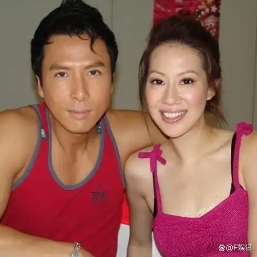 甄子丹与太太汪诗诗庆祝结婚19周年 两人同时晒两人多年恩爱合影