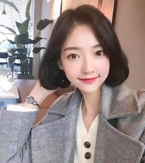 有哪些比较适合中年女性,显年轻又好看的发型?