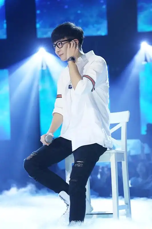 胡夏暑期综艺活动全面开花唱歌游戏撩妹不停