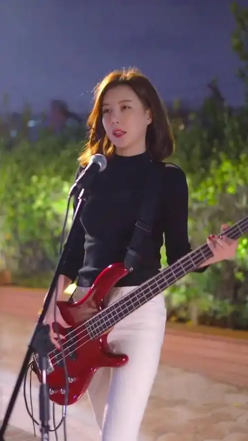 bebop女子组合,贝斯手智仁