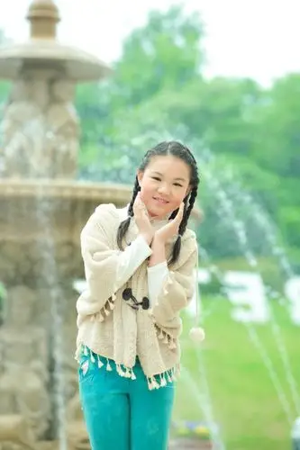 我们班评班花,请大家看看哪个女孩更好看些.2b勿扰.