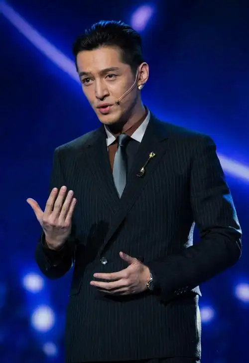 "胡歌情人节单身"上热搜!本人发微博求撤榜,配文"太虐狗"