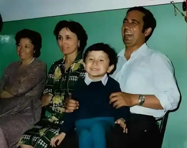 回顾尼格买提我30岁娶帕夏古丽结婚9年没有孩子风光背后有泪水