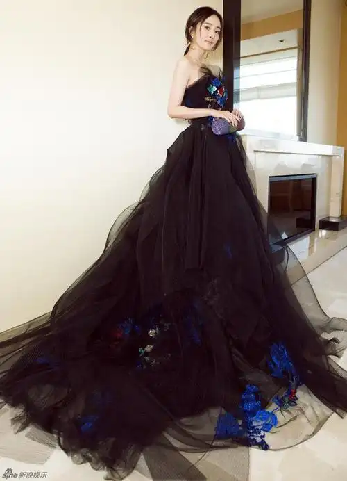 直击芭莎慈善夜红毯