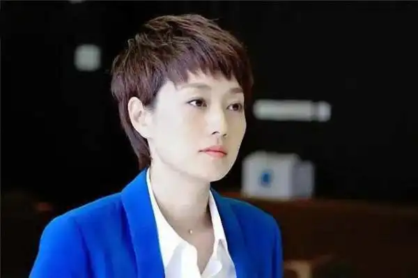 马伊琍短发发型图片 可以去理发店一般人都知道的