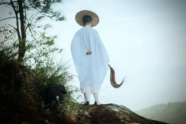 马崇道道长接受《生活月刊》专访:就是那灵芝