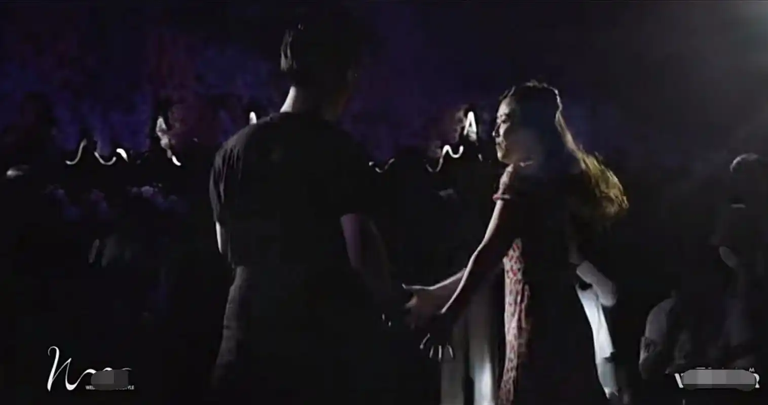 人大女神康逸琨婚礼曝光,穿鱼尾裙肤白貌美,嫁北京土豪画面甜蜜