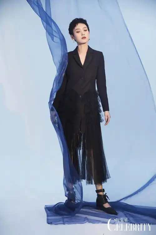 李晓峰写真曝光 清朗飒爽展现独特气质