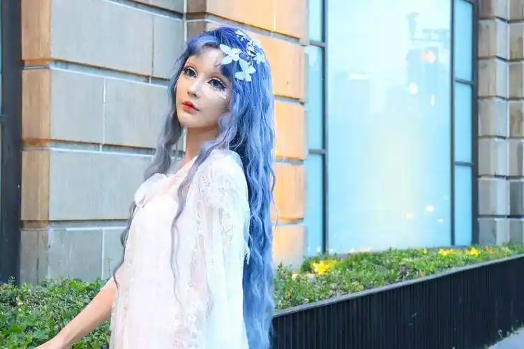 "真人芭比"迪丽拉旧照火了,看清成名前的模样,网友:萨瓦迪卡_脸型_双