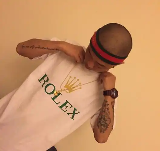 中国有嘻哈gai手臂上黑色线条素描经典纹身图片