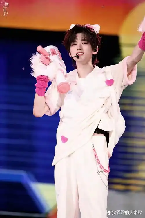 最爱是～摇～摇～晃～晃～(《偶像的黄昏》) @时代少年团宋亚轩 耶耶