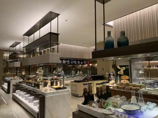 西餐厅,早餐跟晚上自助餐都在这里