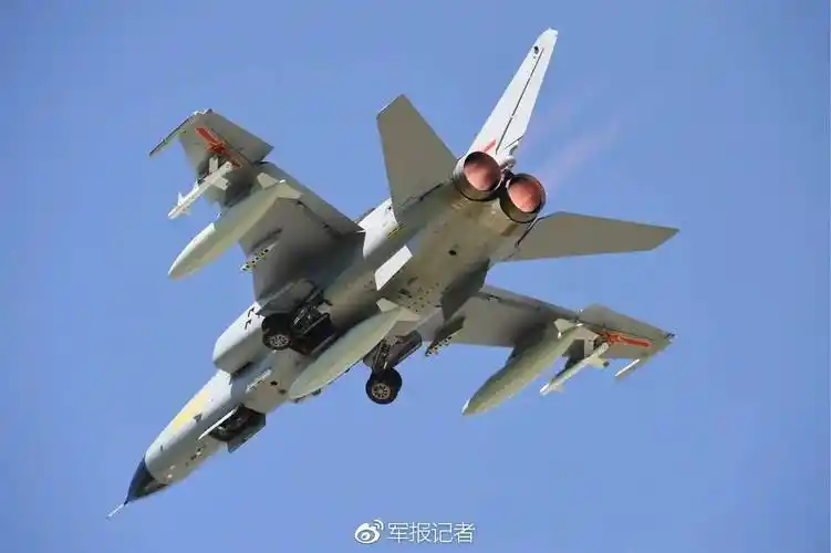 在8个机组的比赛中,中国空军歼轰-7a机组,歼侦-8df机组,轰-6k机组,直