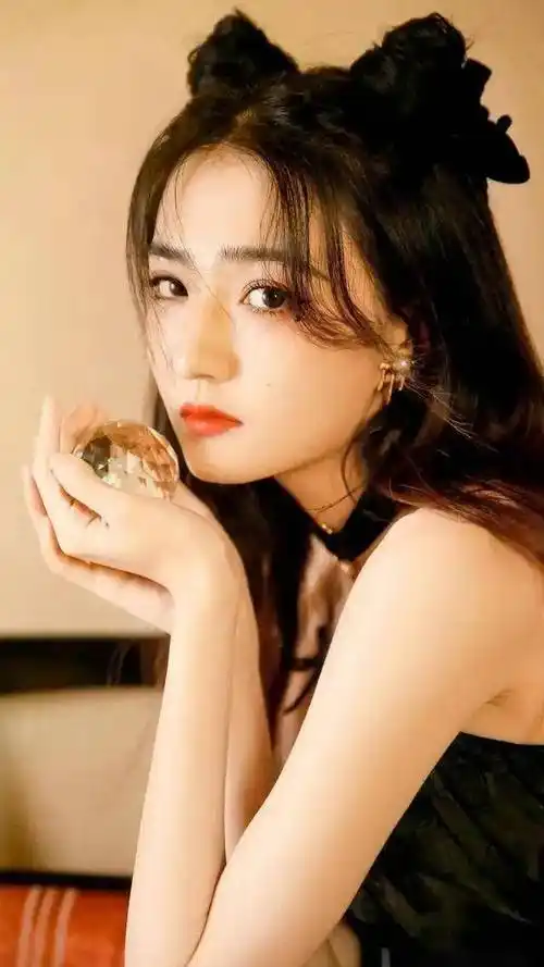 29岁的徐璐,身材太顶了!写真里的女神,美貌与才华并存!