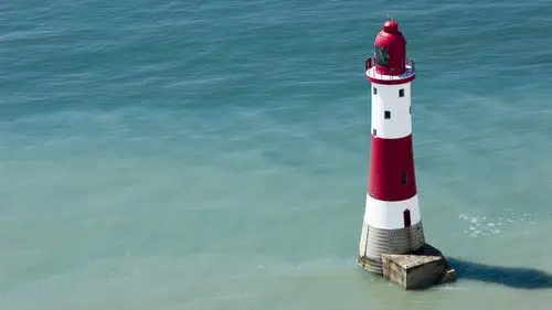 英格兰海面中的海角灯塔壁纸