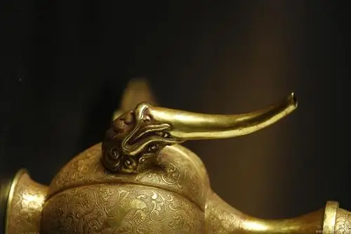 唐代铜流金錾刻缠枝纹酒具酒壶