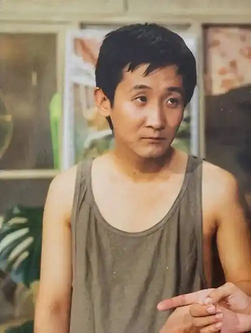 在这期间他还结识了梁天,梁天就是梁欢的亲哥哥.