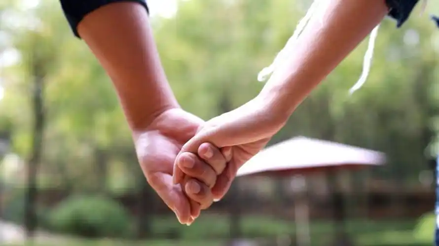 雨中情浓浪漫牵手 2018"你脱单 我买单"洪广毕升温泉脱单节浪漫收官