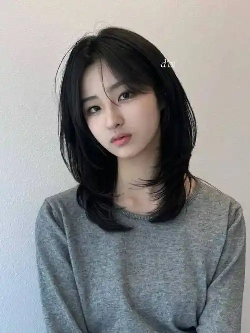 "女孩们最爱的中长发"_发型_中分_脸型