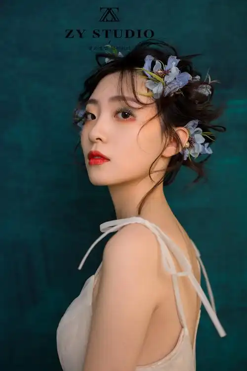 曾云化妆造型师的化妆造型作品《【曾云造型课堂】～抽丝造型》