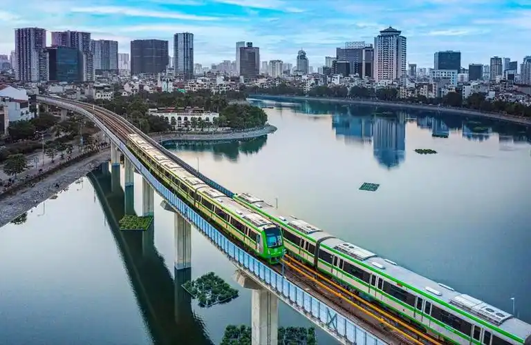 中国进出口银行融资支持的越南河内轻轨二号线项目顺利运营一周年