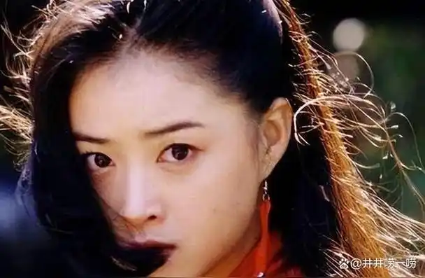 1992年,8岁的蒋欣在《坠子皇后》出演童年乔清秀,从此开启了自己的