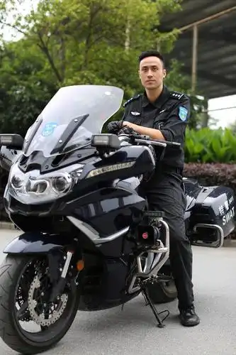 上面的空气确实稀薄一点但是我离太阳更近一些啊199高的特警哥哥有