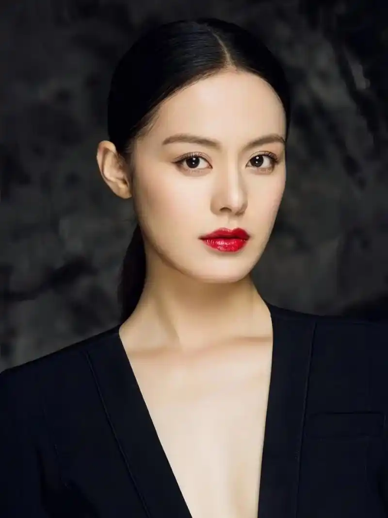 王力可的容貌真是令人赞叹,她的美融合了阿娇和宁静的特色,这张脸