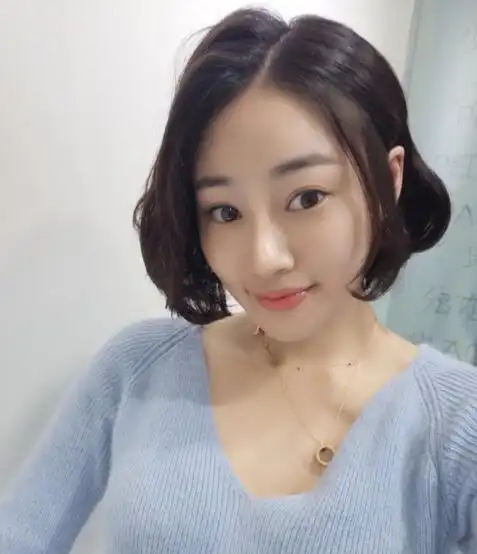 《乡村爱情》剧中"贾秘书"贾舒涵生活照,美美哒.