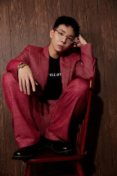 yours此刻 x 胡夏 七月刊