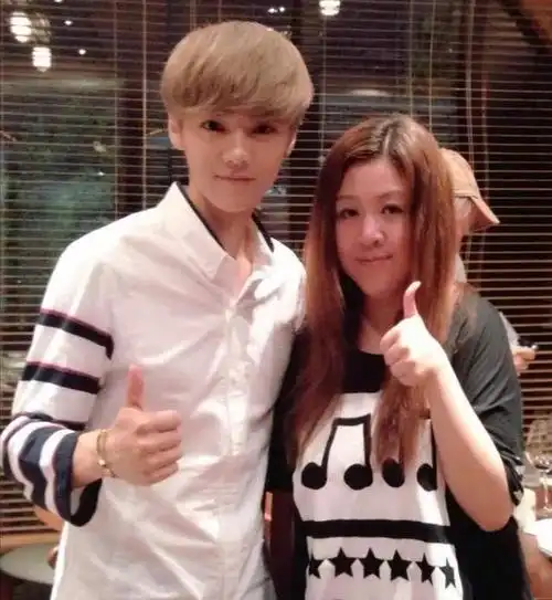 《人鱼的眼泪》《蝴蝶少女》《黄金国》等中文版作词就是王雅君老师