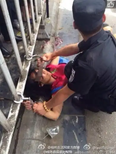 桂林女子汽车站乱刀砍人被警方开枪制服图