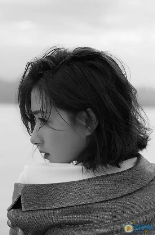 万茜黑白写真大片 万茜黑白写真大片